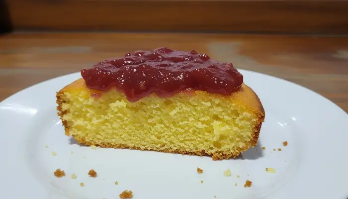 Bolo de Fubá com Goiabada 