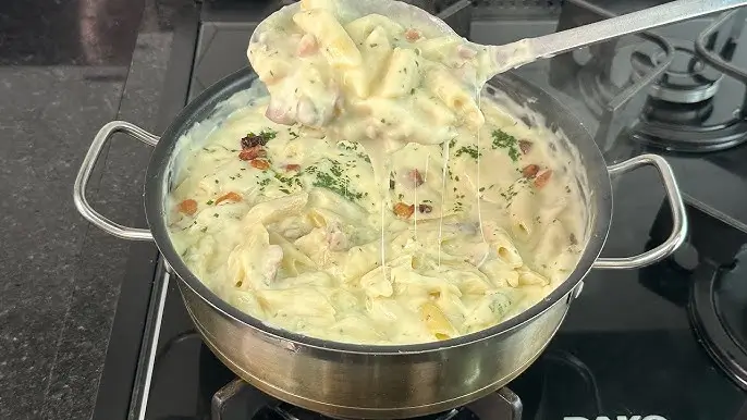 Macarrao-com-Frango-ao-Molho-Fricasse-Cremoso