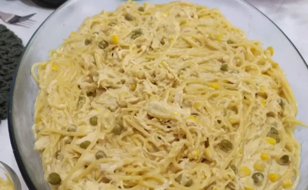 Macarrao-com-Frango-ao-Molho-Fricasse-Cremoso