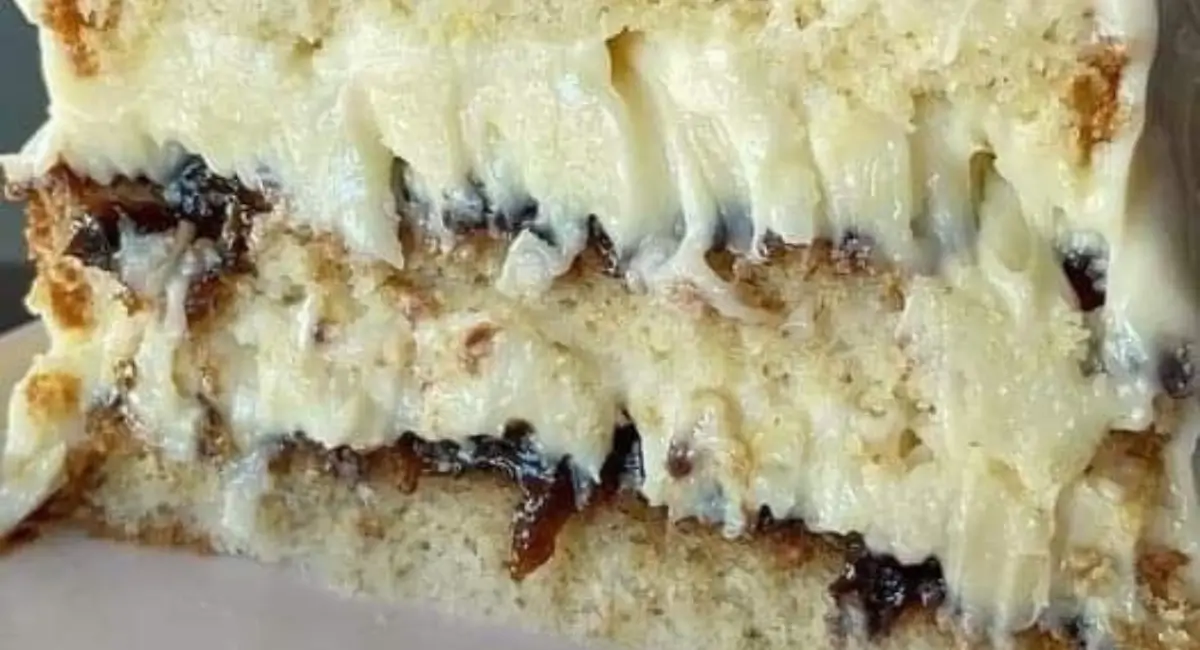 Bolo-de-cocada-com-ameixa